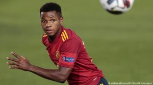 هذا اللاعب يلعب في خط الوسط ويتميز بسرعته ومهاراته في التسديد. هذا اللاعب يلعب في خط الوسط ويتميز بسرعته ومهاراته في التسديد.